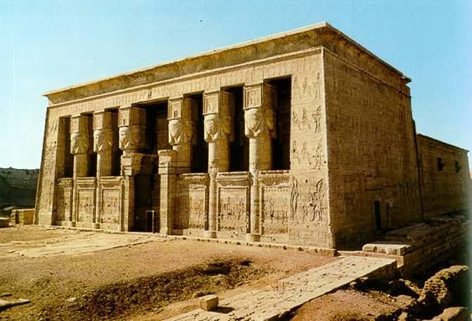 Luxor, Flight, Private, Overday, Karnak temple, Hatschebsut, Vally of Kings, Dendara, Nile Cruises with Trivaeg